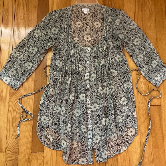 Xhilaration 3/4 Button Down Top - Picture 2 of 15